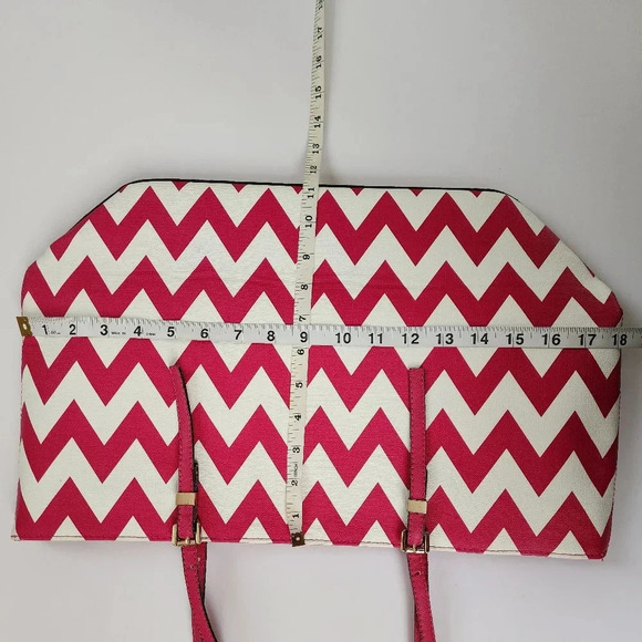 White Pink Boat Shape Beach Travel, Vacation Shoulder Bag Metal Hardware - Picture 8 of 16